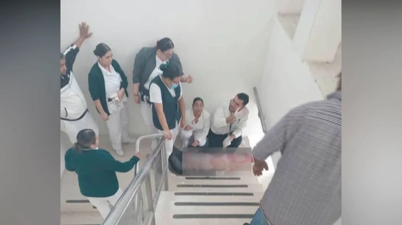 Cae paciente de escaleras en la Clínica 15 en Reynosa