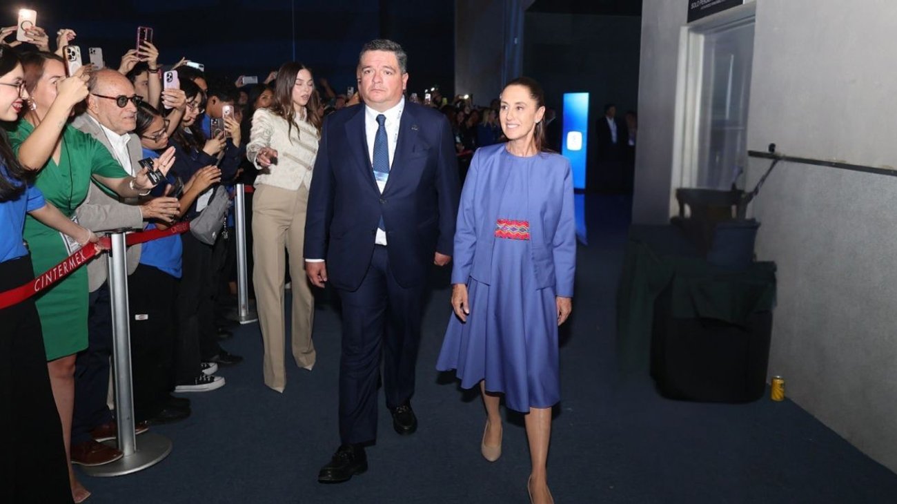 Plantea presidenta a empresarios regios regresarles los impuestos