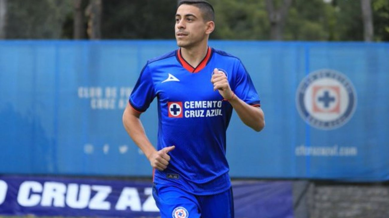 Jugador del Cruz Azul publica foto y lo acusan de pedófilo