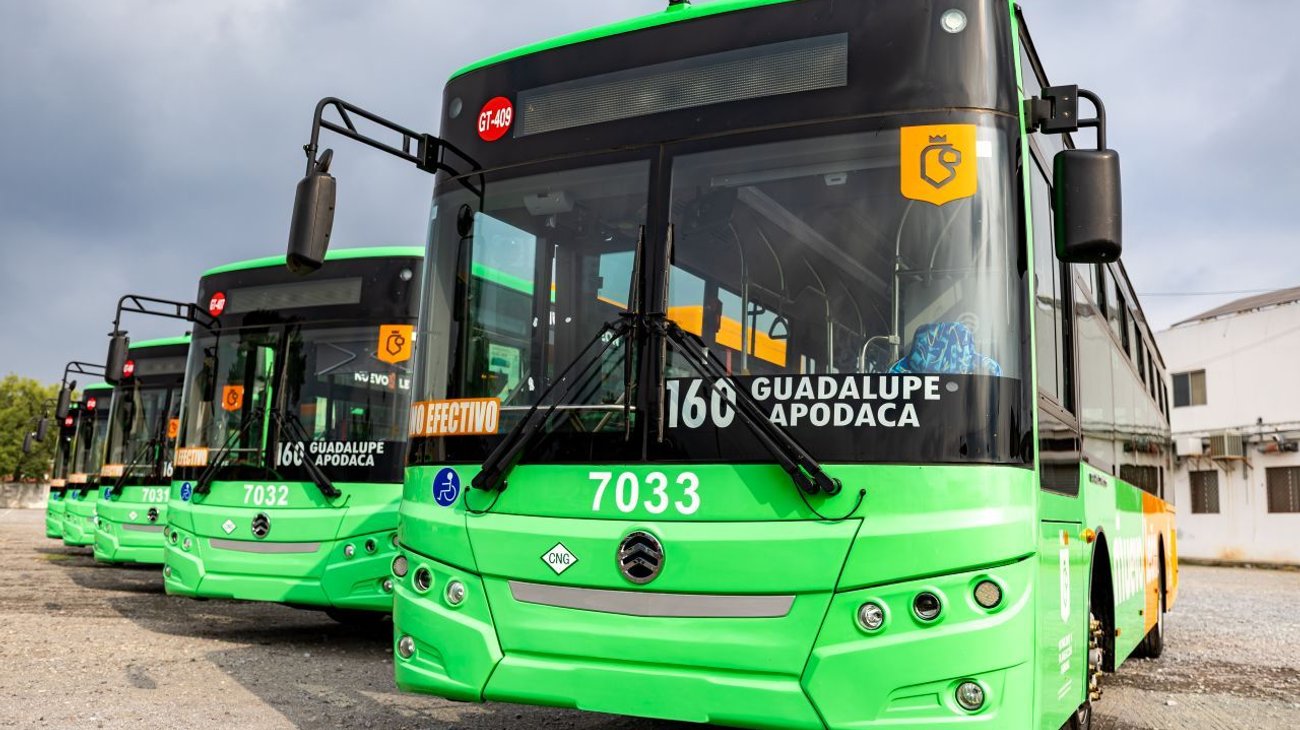 Entrega gobierno de Nuevo León 25 nuevos camiones a Ruta 160