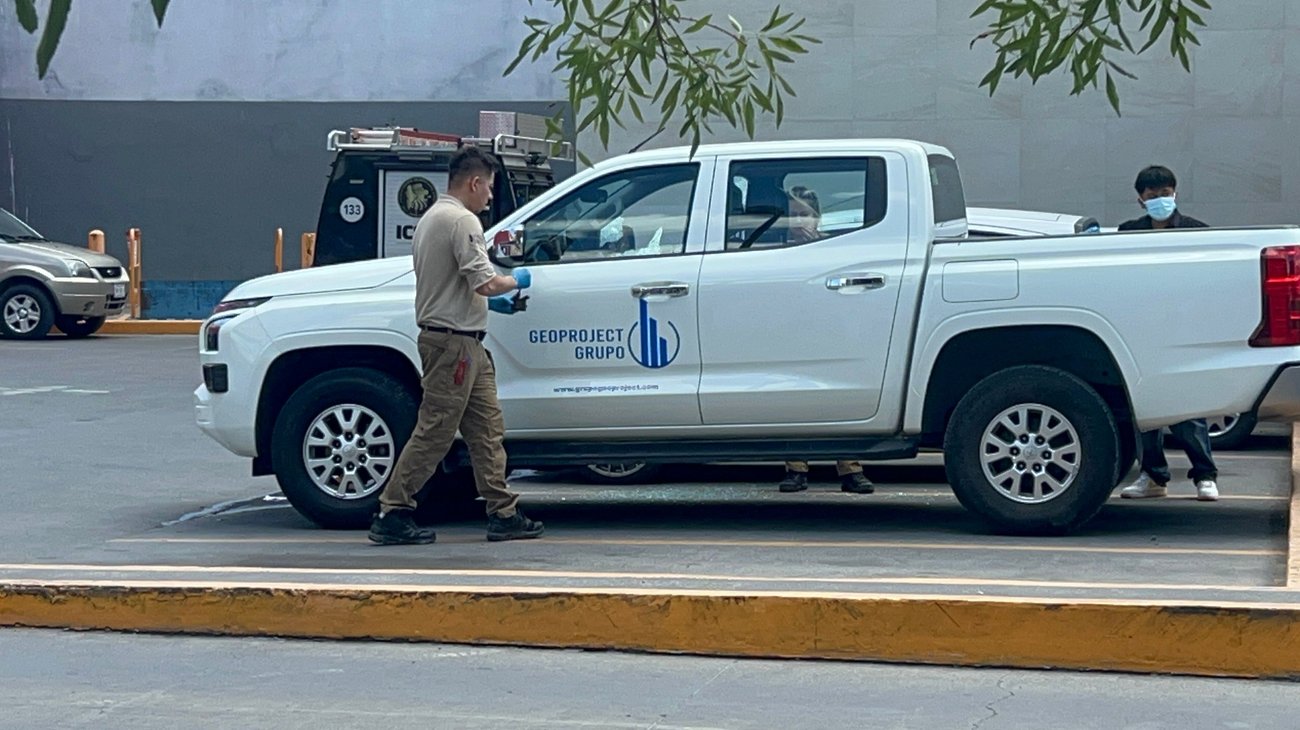 Roban maletín con dinero y laptop tras cristalazo en Monterrey
