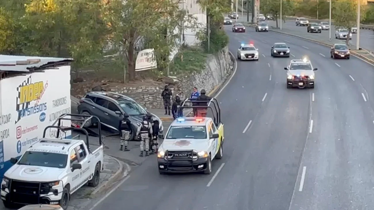 Localizan camioneta con armamento en la colonia Nuevo Repueblo