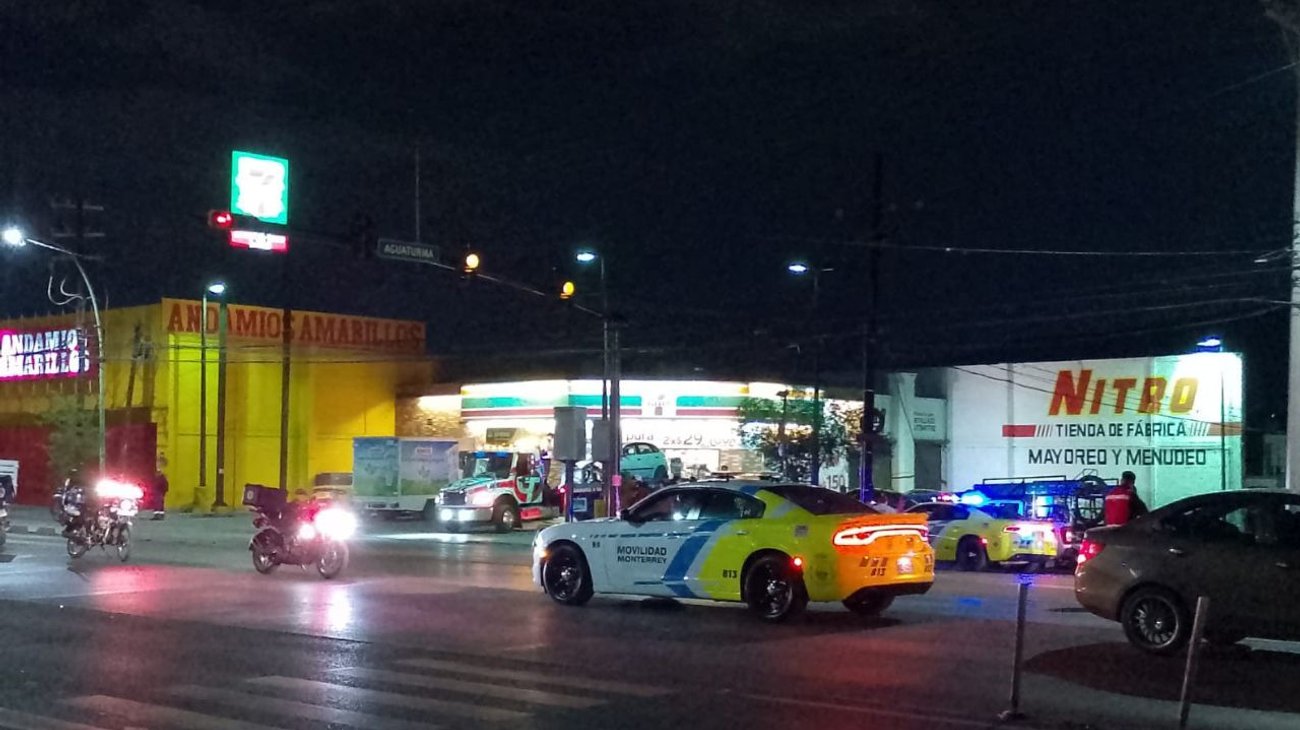 Camioneta choca y se da a la fuga en Lincoln 