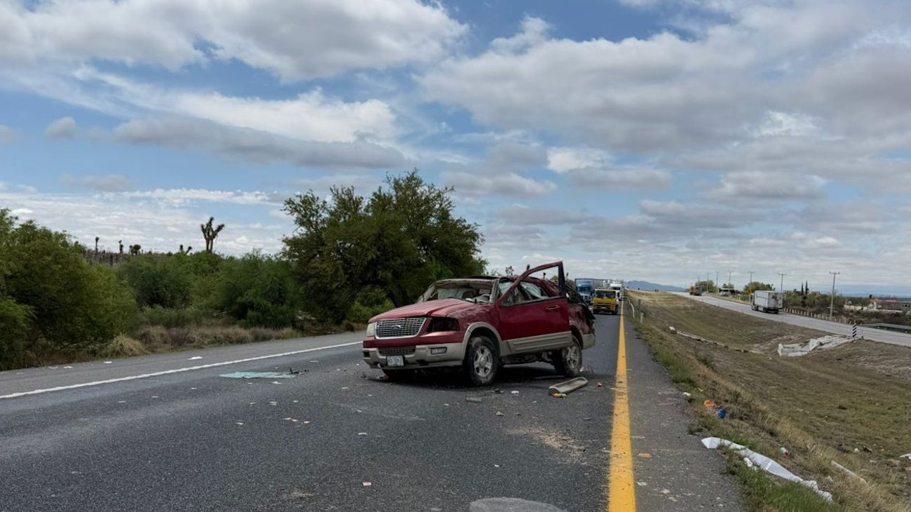 Volcadura de camioneta deja dos muertos en Doctor Arroyo
