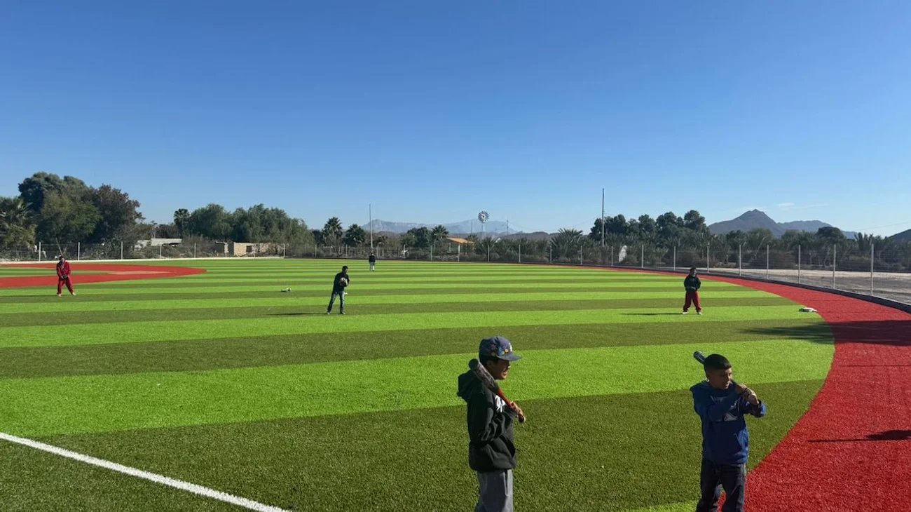 Entregan campo de béisbol infantil en Paredón