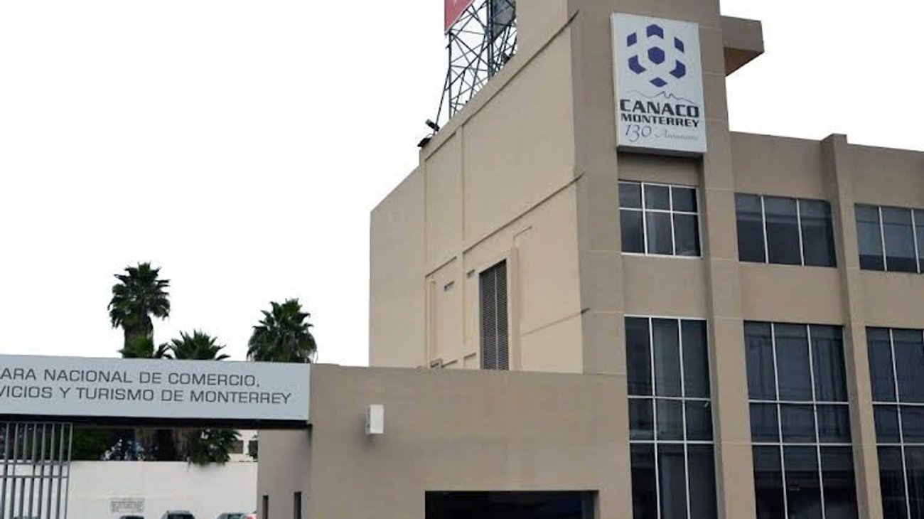 Rechaza Canaco estrategia en distribución de libros de texto