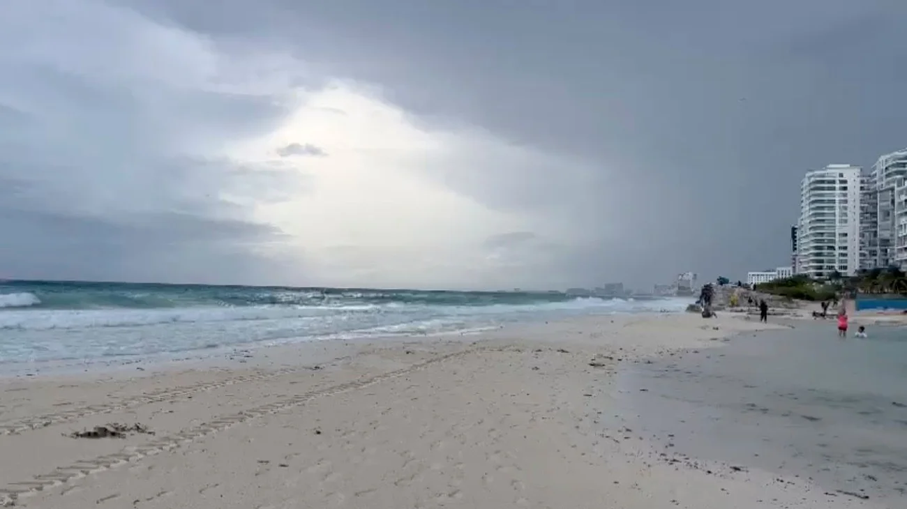 John se degrada a tormenta tropical pero sigue su avance