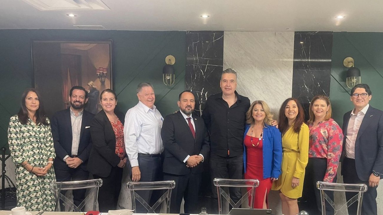 Waldo Fernández promueve competitividad empresarial