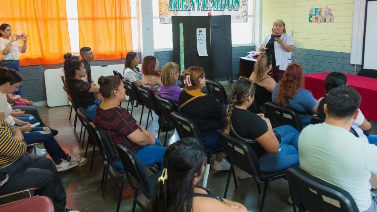 Capacitan a figuras educativas en alimentación saludable