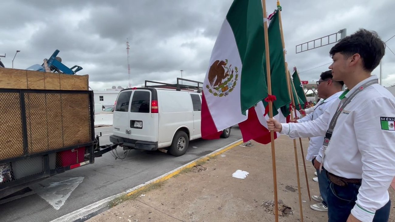 Cruza caravana de más de 400 vehículos por Nuevo Laredo