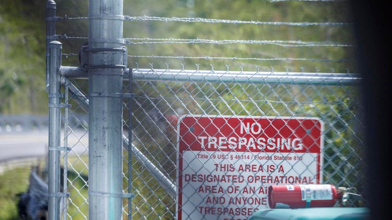 Anuncia Florida nueva cárcel migratoria: Depósito de deportación