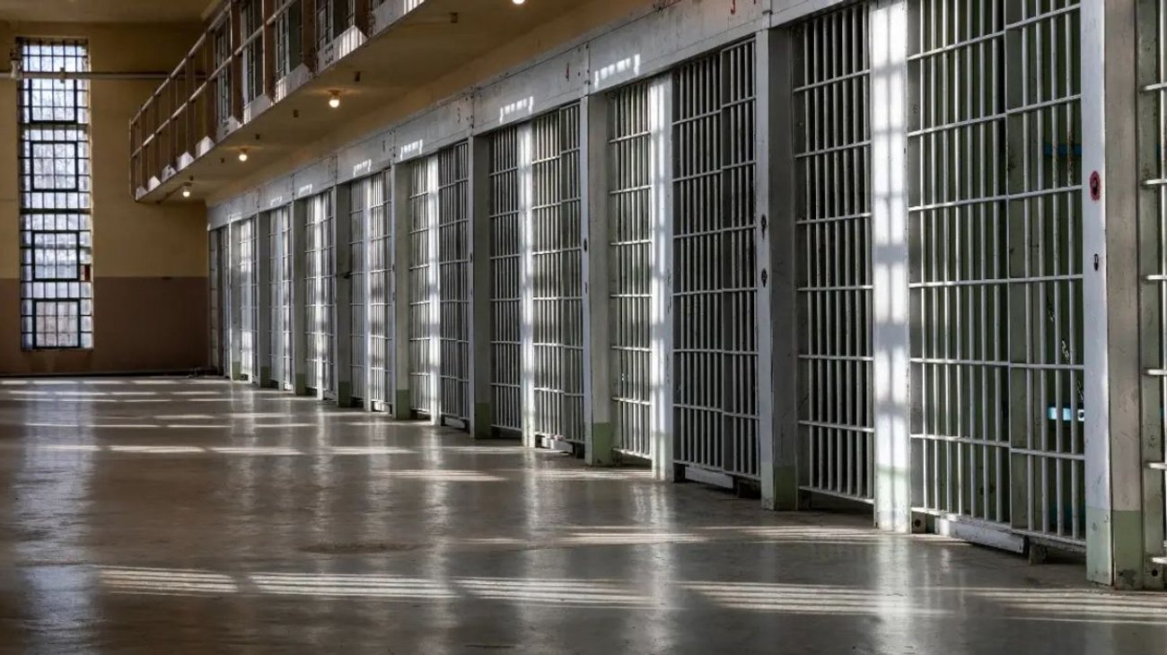 Imputan a reo por matar a su pareja durante visita en la cárcel