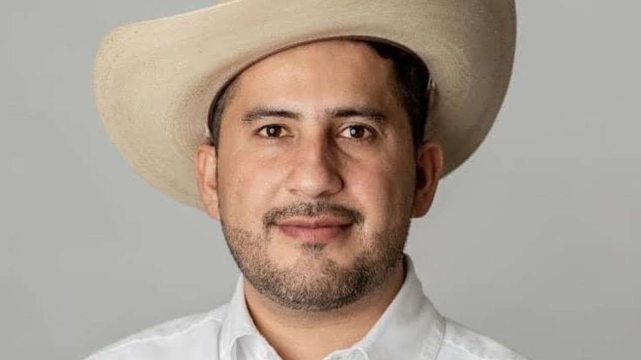 carlos_manzo_d553834907