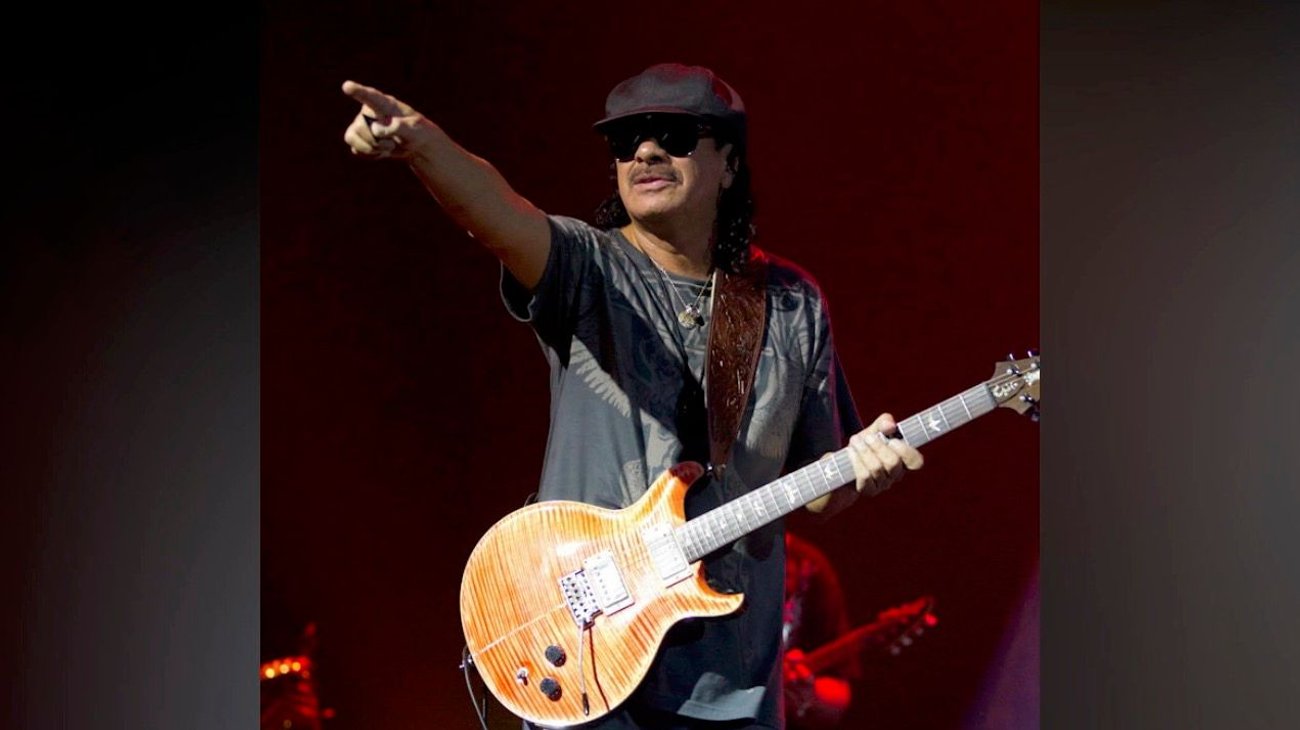 Carlos Santana aplaude que Bad Bunny cante en el Super Bowl