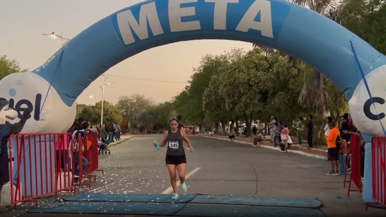 Suman 700 participantes en carrera del 50° aniversario de CUN