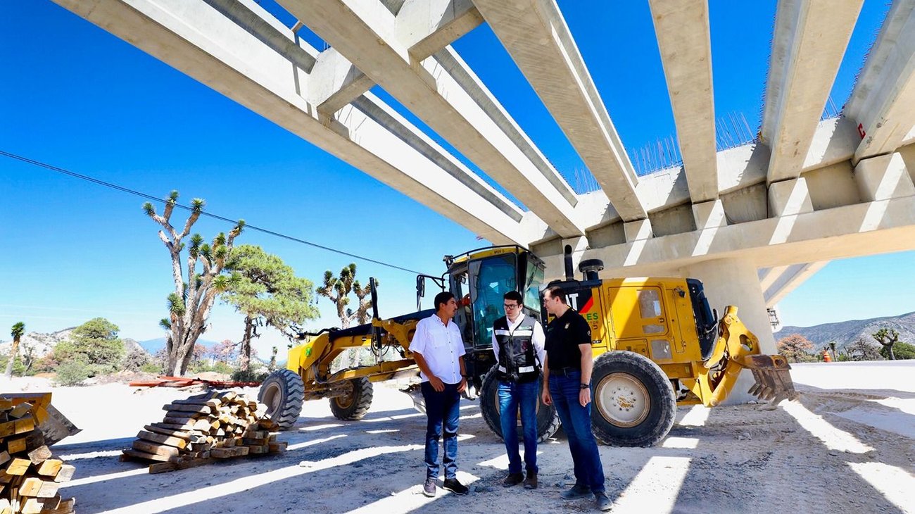 Revisan con recorrido avances de Carretera Interserrana