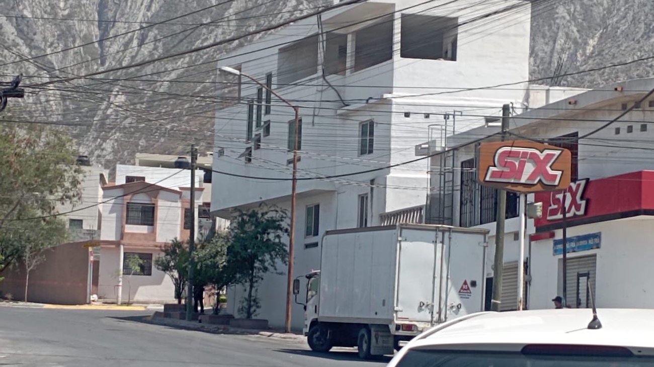 Detienen a 8 tras atrincherarse en casa de Santa Catarina