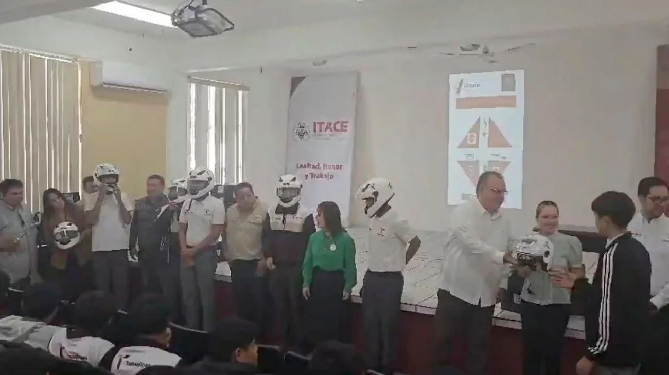 Regalan cascos protectores para seguridad de estudiantes