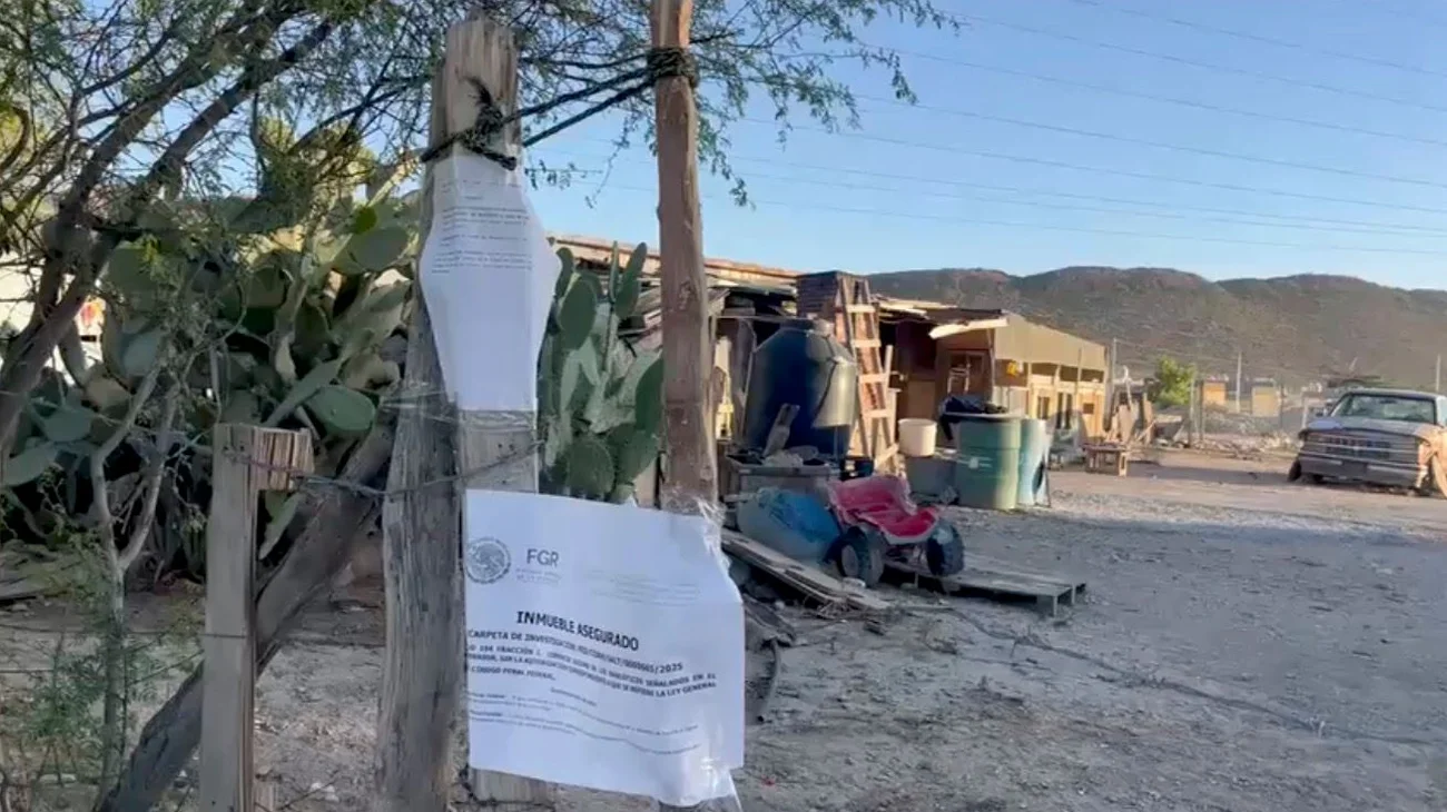 Aseguran droga y detienen a tres durante cateo en vivienda