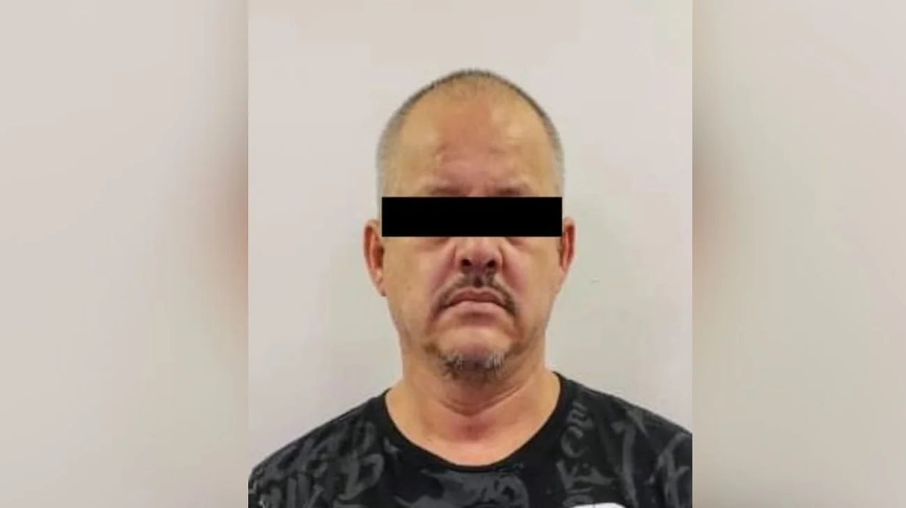Detienen a hombre en cateo con bolsa de metanfetaminas