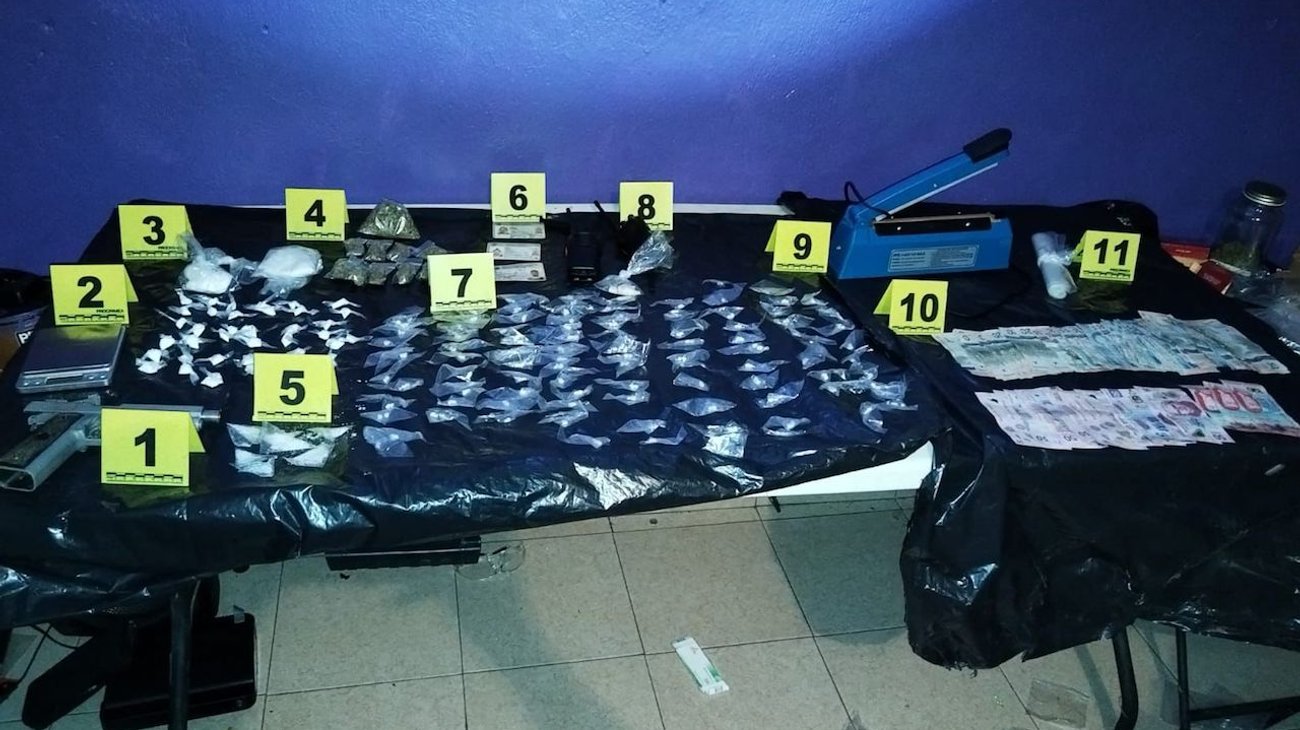 Cateos simultáneos a viviendas dejan 4 detenidos