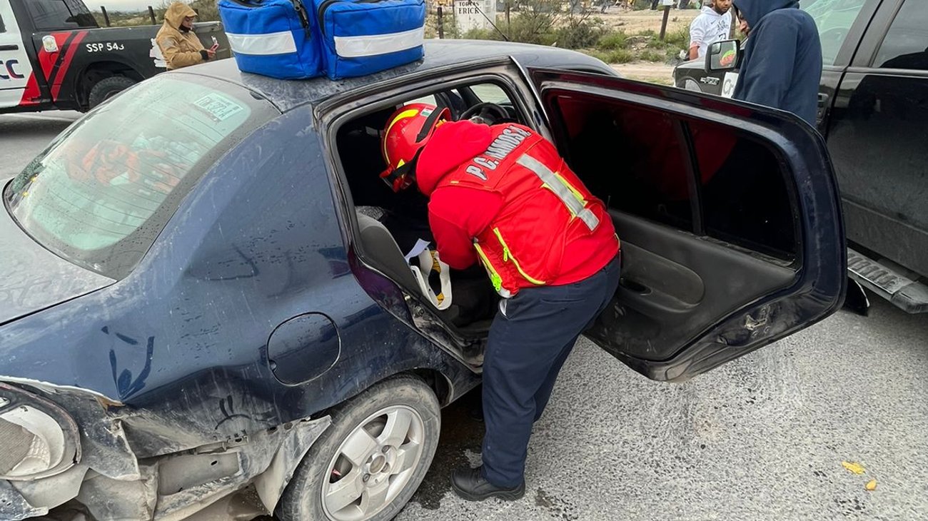 Quita el derecho de paso y ocasiona accidente