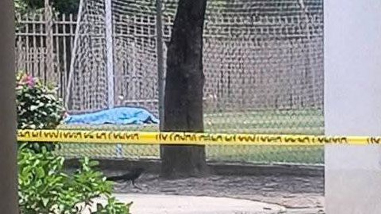 Muere hombre tras desvanecerse mientras jugaba futbol
