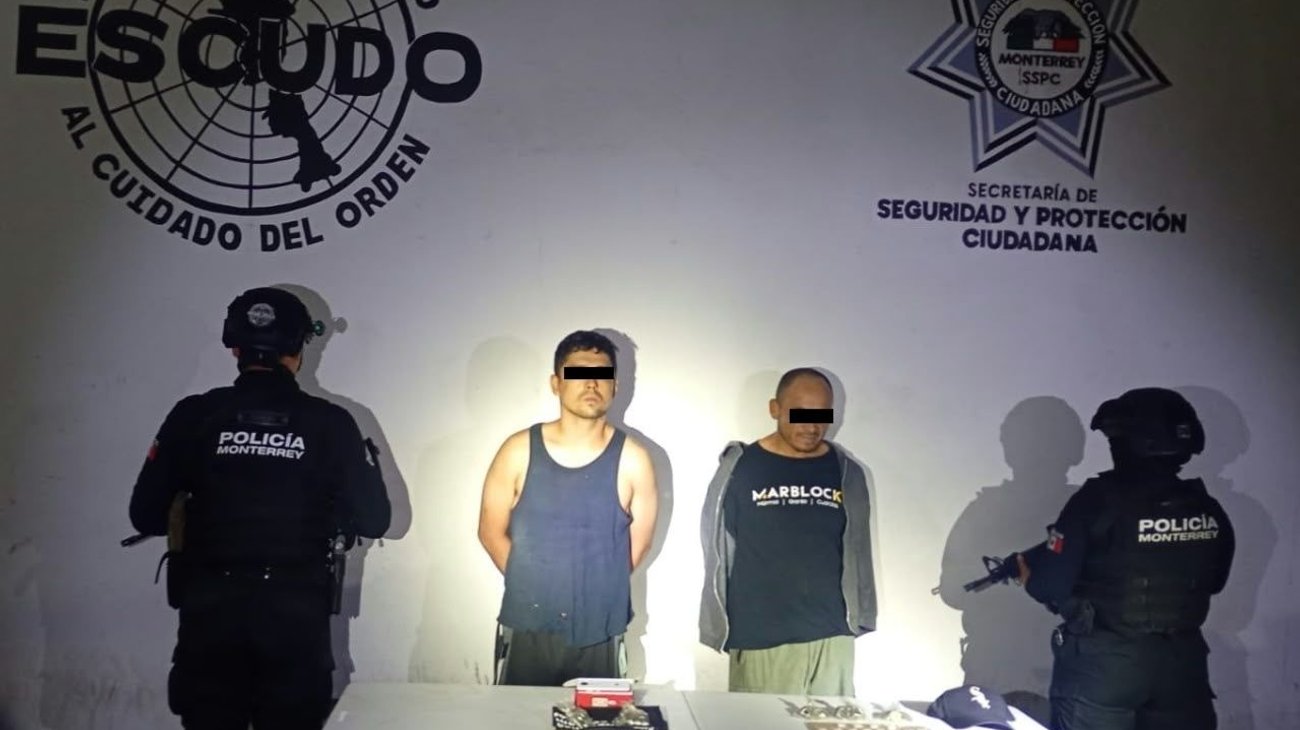 Detienen a dos hombres con 40 dosis de cristal y un arma