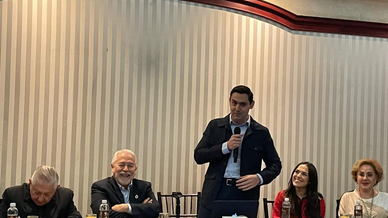 Arropan exgobernadores a César Garza Arredondo para Apodaca 