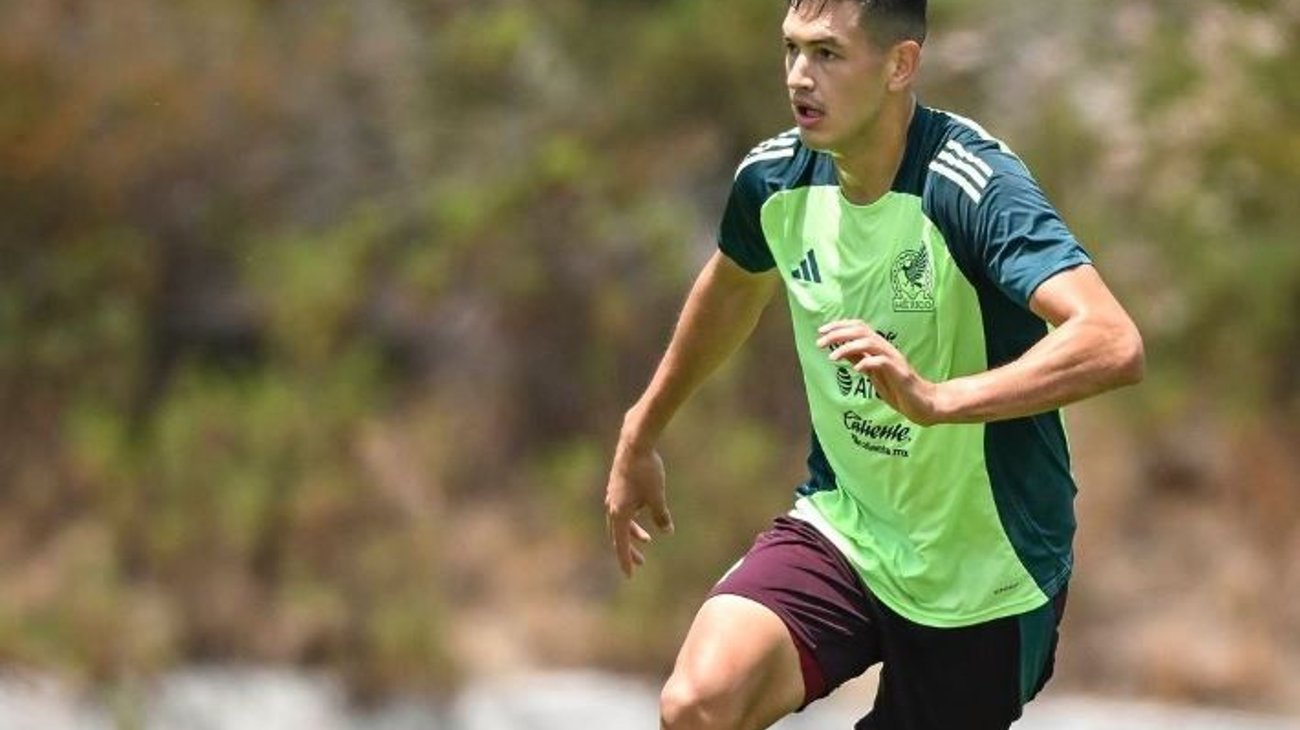 César Montes podría ser baja contra Ecuador por lesión