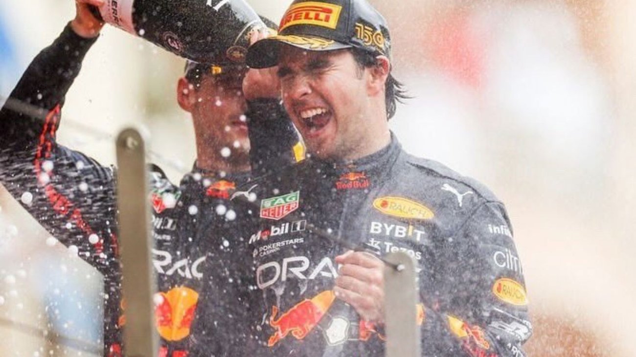 Checo Pérez inicia temporada de F1 ganando segundo lugar