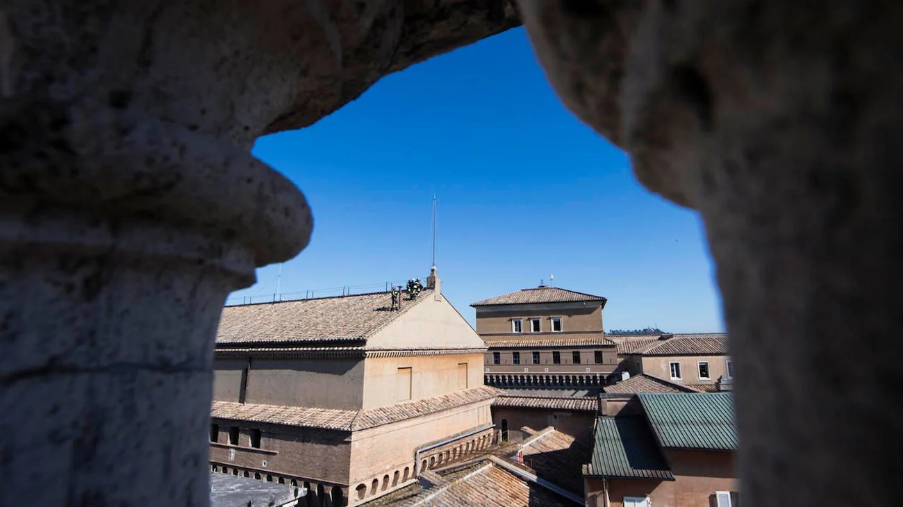¿Qué pasa cuando haya fumata blanca en la chimenea?