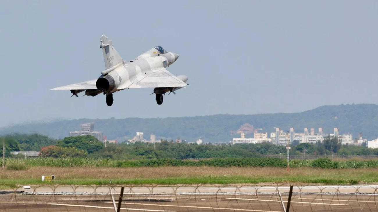 China advierte a Taiwán con nuevas maniobras militares