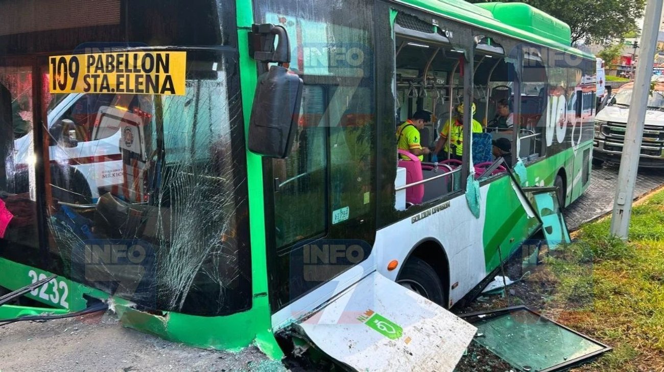 Derrapa camión de ruta 109 en el Centro; reportan seis lesionados