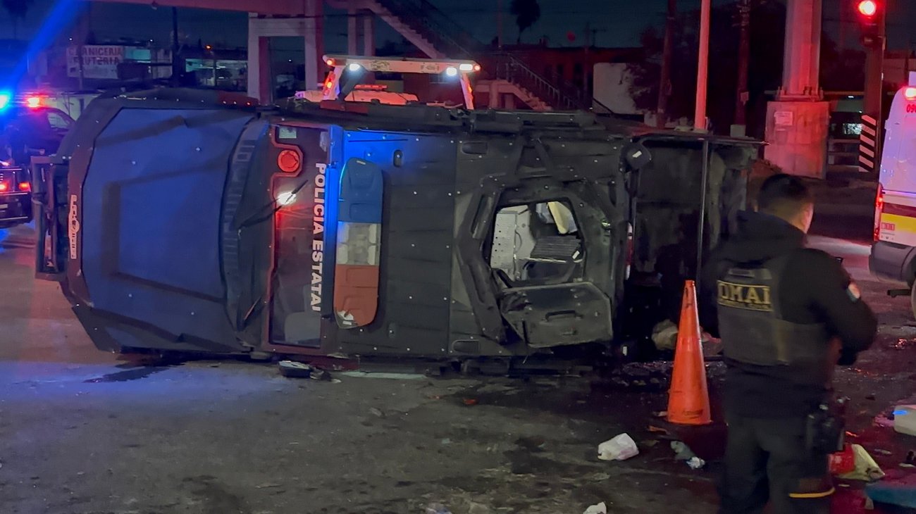 Choca y vuelca Black Mamba de Fuerza Civil; hay seis lesionados