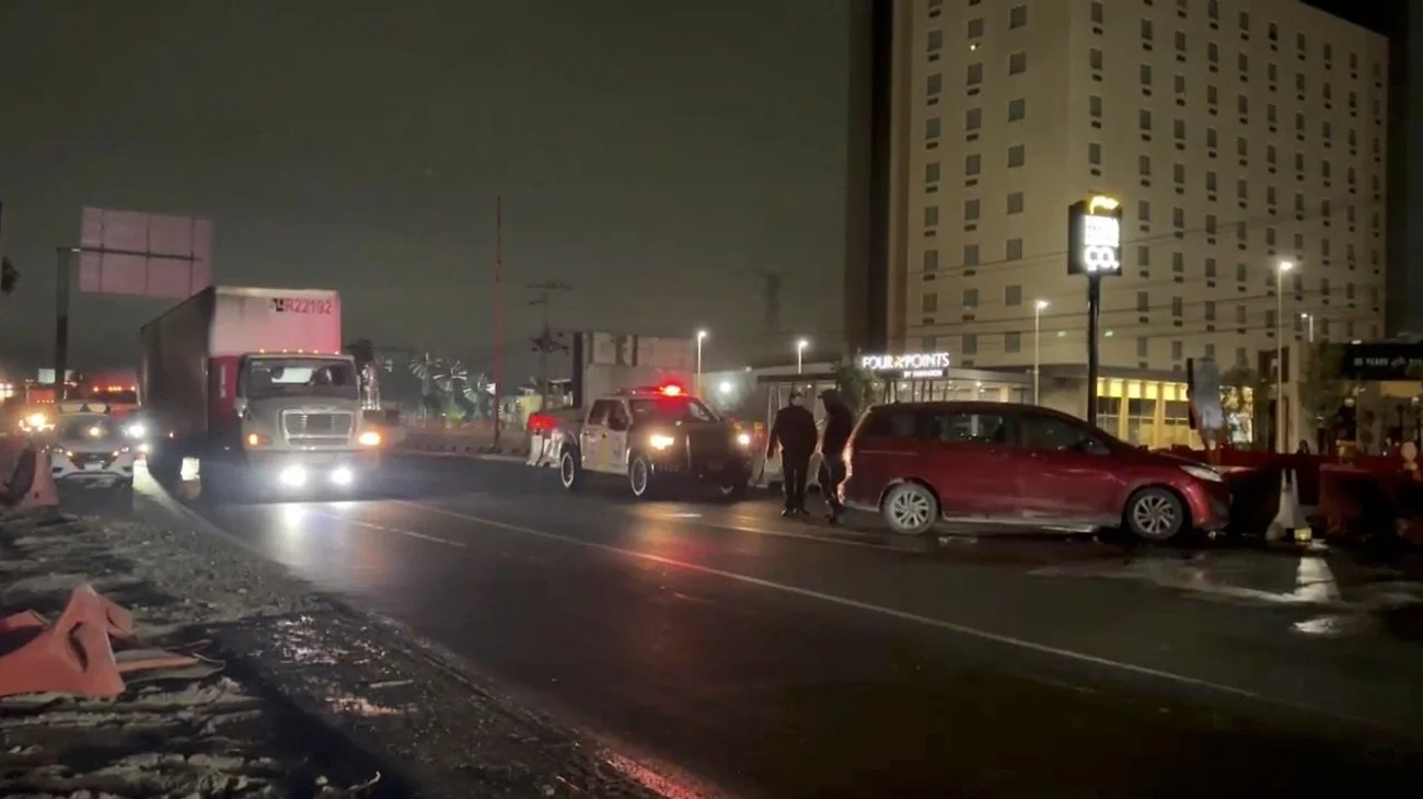 Tráiler les da cerrón y chocan contra obras de la Línea 6 