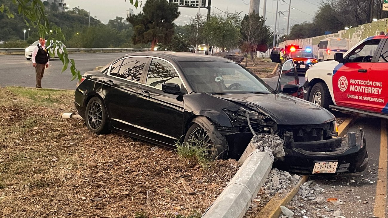 Estudiante choca contra poste en bulevar Antonio L. Rodríguez