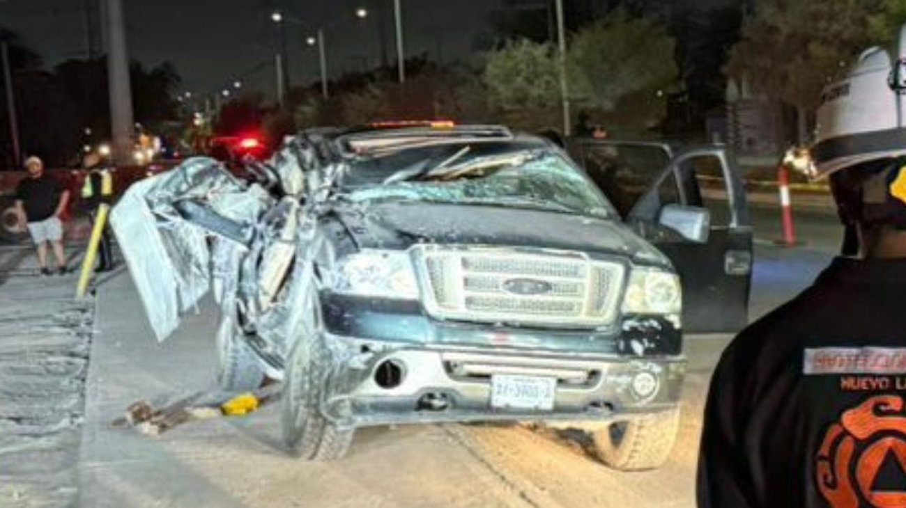 Choque contra tráiler deja un muerto y un lesionado en Apodaca