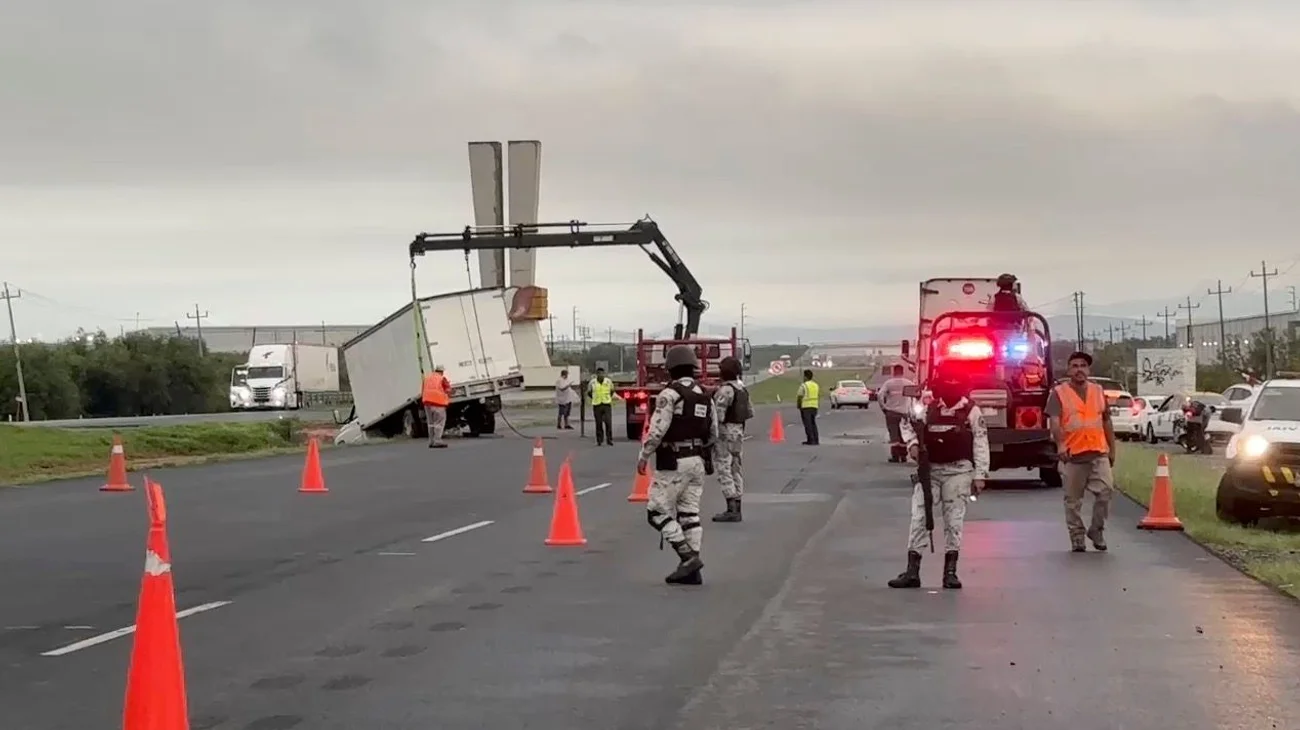Choque múltiple colapsa la Autopista a Nuevo Laredo