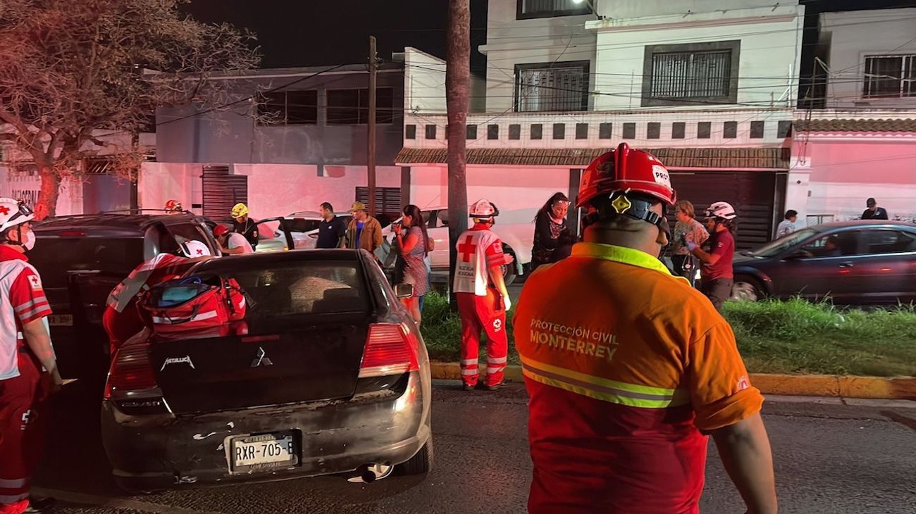 Choque deja dos lesionados en Av. Alfonso Reyes