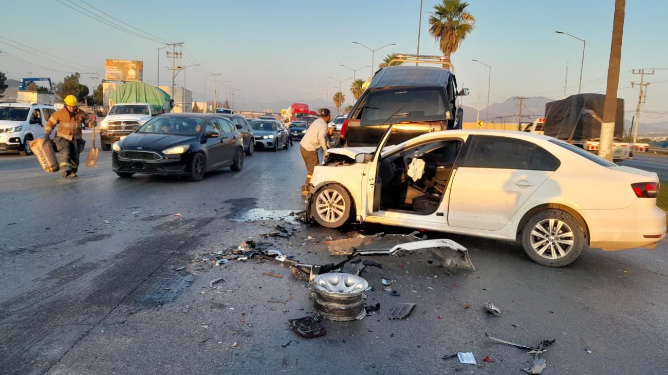  Conductor dormita y choca de frente con auto