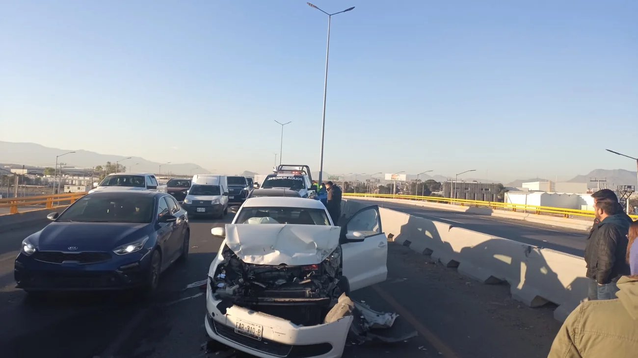 Se registra choque múltiple en puente vial de Ramos Arizpe