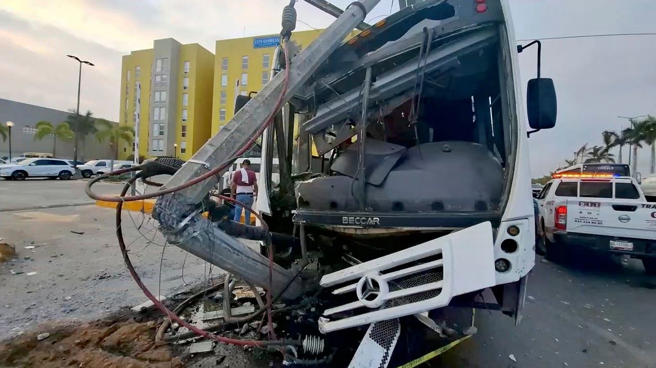 Derriba poste y deja sin energía a sector de Altamira y Tampico