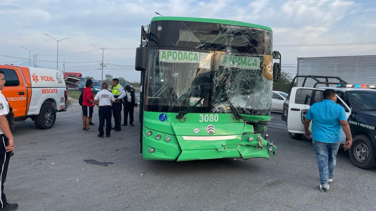 Choque entre camiones deja 14 lesionados en Apodaca