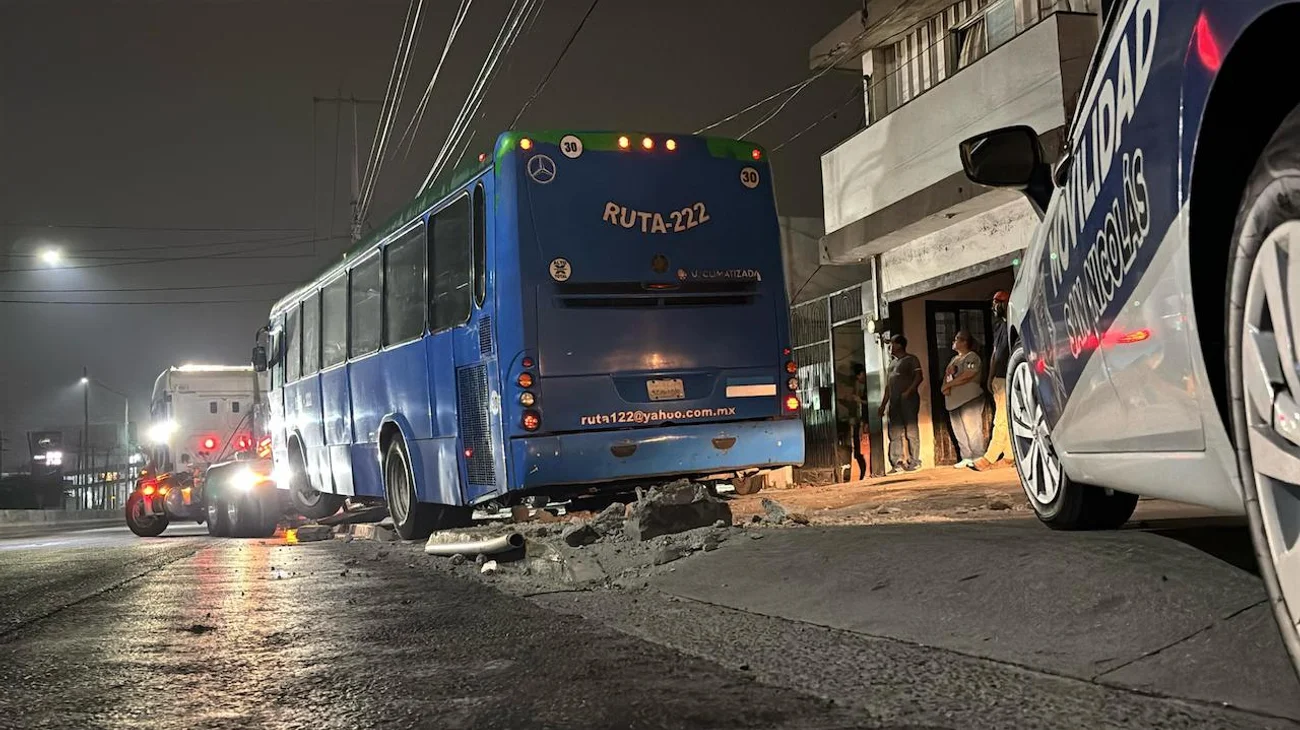 Choca ruta 222 contra dos vehículos en San Nicolás