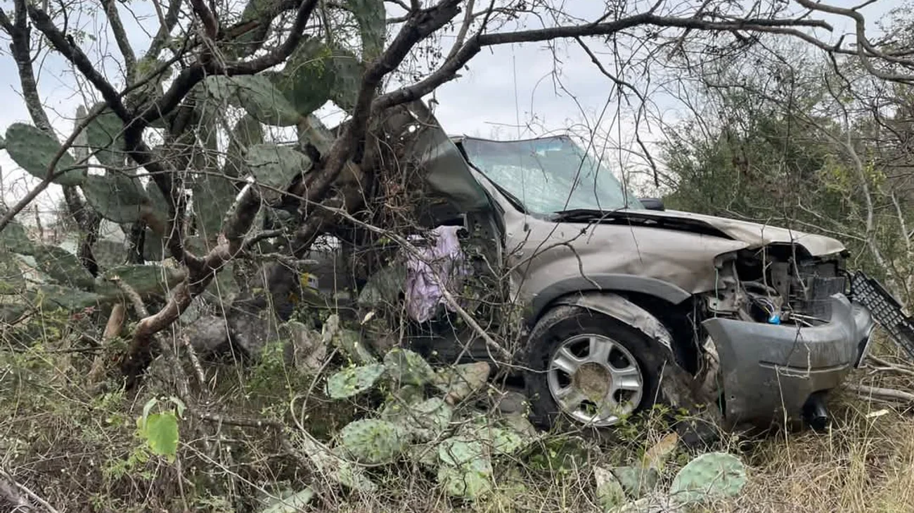 Muere niña de 3 años tras choque de camioneta en Linares