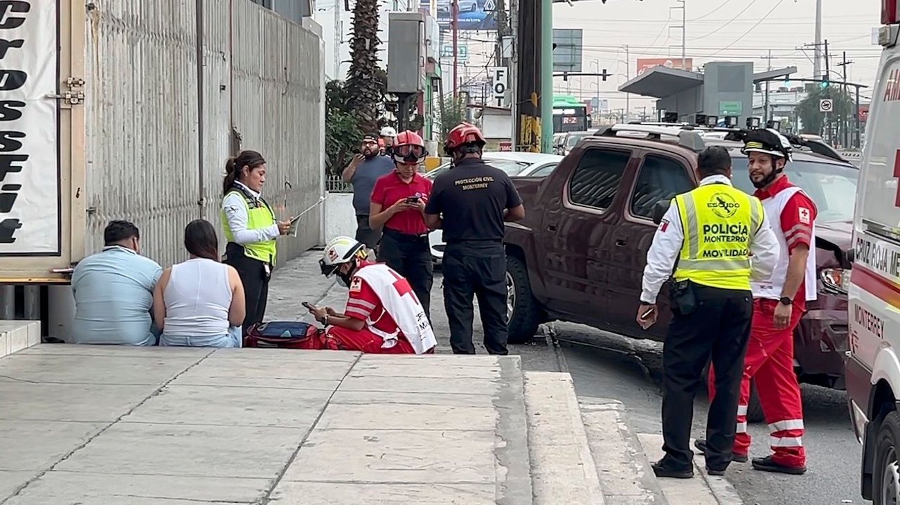 Choque entre camionetas en Lincoln moviliza a rescatistas