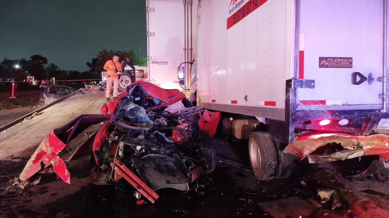 Choque entre auto y camión de carga deja un muerto