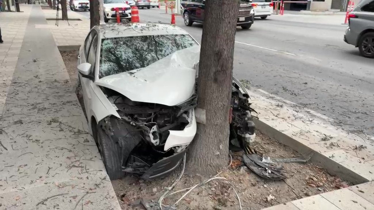 Fuerte choque deja dos lesionados en Av. Alfonso Reyes, San Pedro