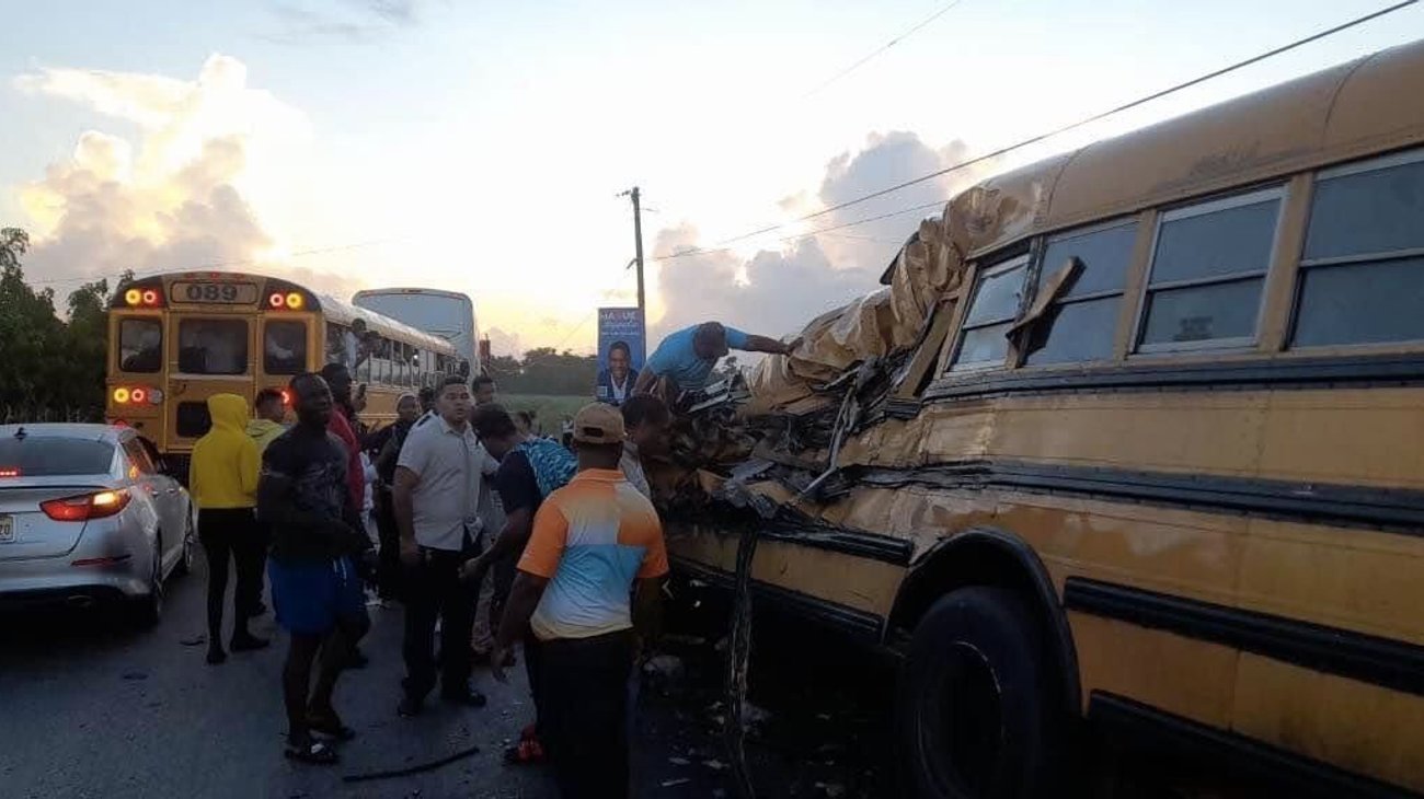 Ocho muertos al colisionar autobuses en República Dominicana